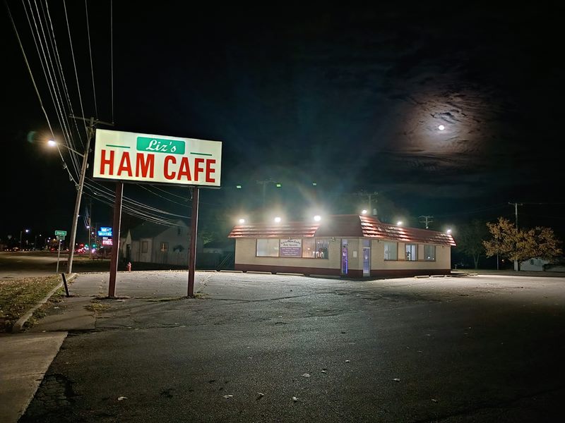 Liz's Ham Cafe exterior